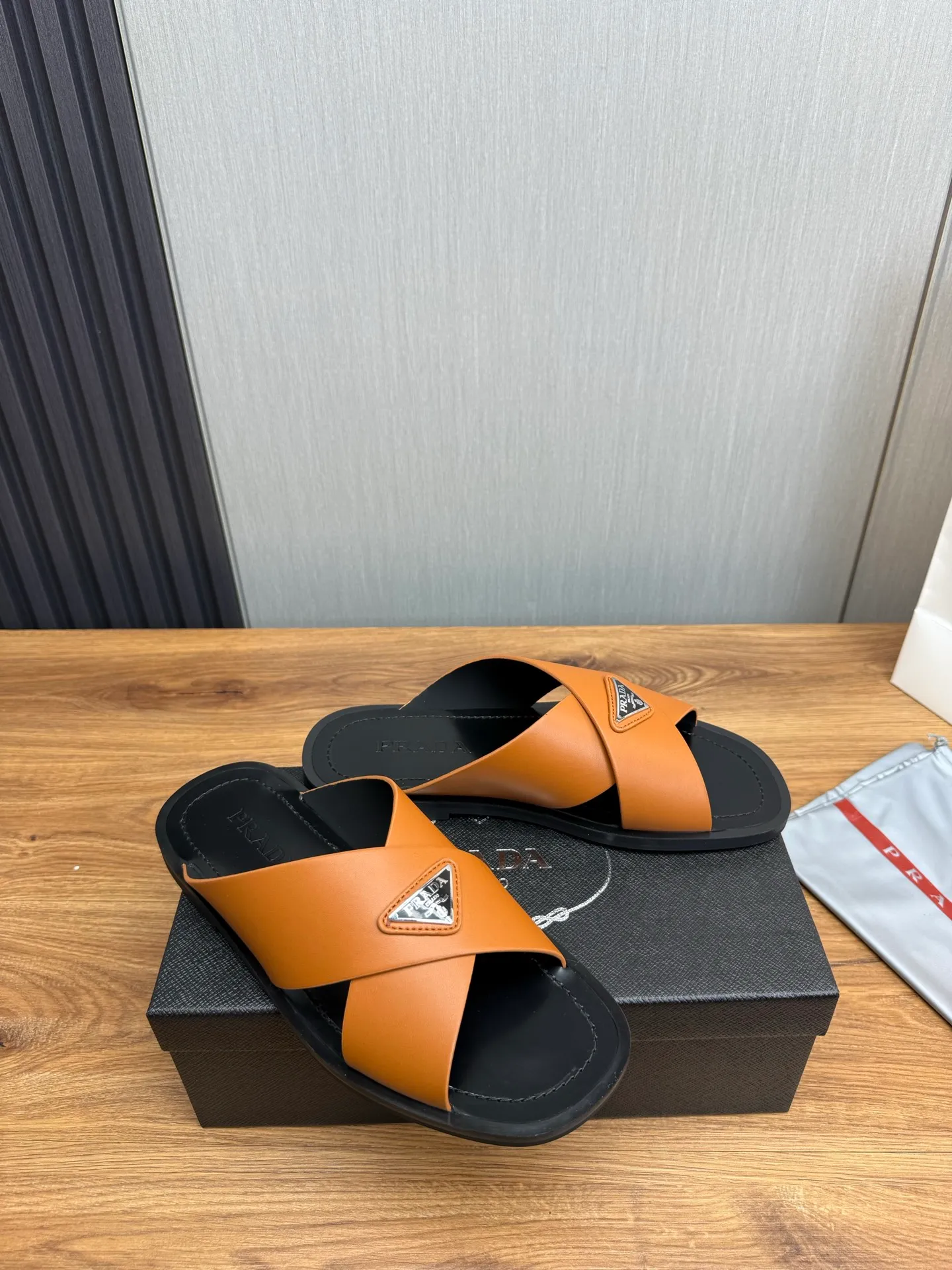 Factory price 340💰 ＰＲＡＤＡPrada - popular men's slippers hot sale 🔥 🩴Official website one to one production 38-45 sizes 45 46 🉑️Customized!